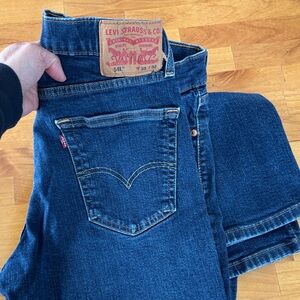 Like new!! Levi's 541 33x32 Men’s Blue Jeans